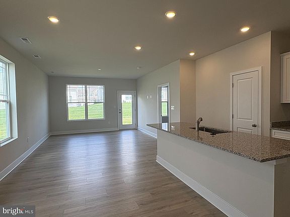 2nd image of 118 Grand Overlook Dr