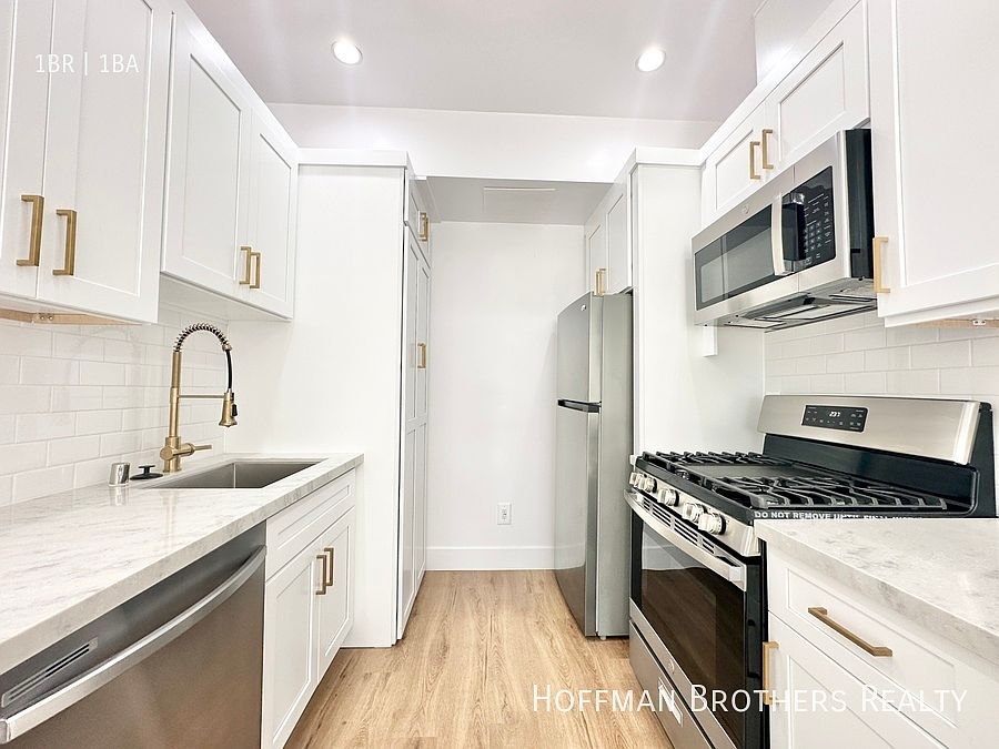 1st image of 3017 London St #1/8
