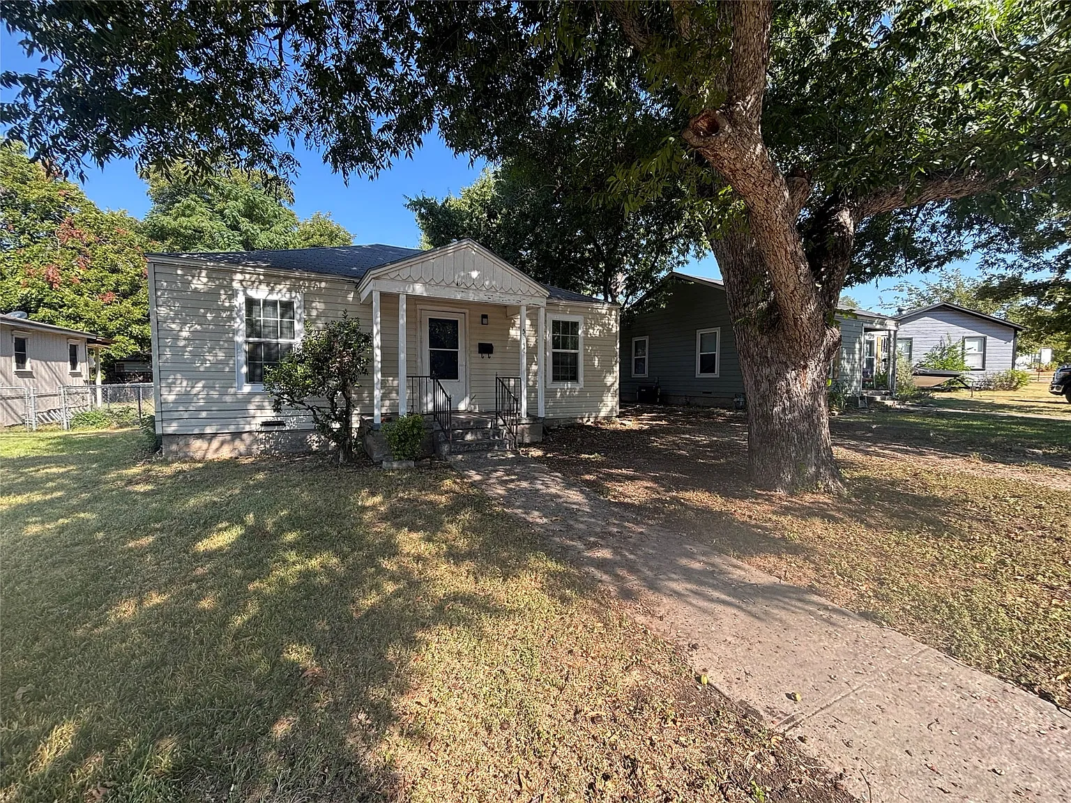2 bed, 1.0 bath, 780 sqft, $1,250 — Photo 1