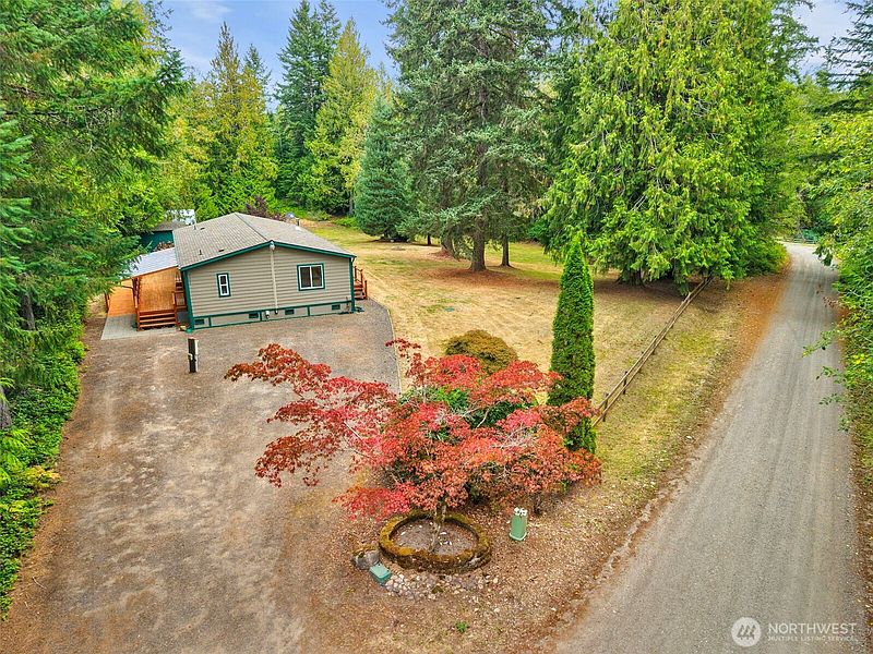2nd image of 905 Griffiths Lane W