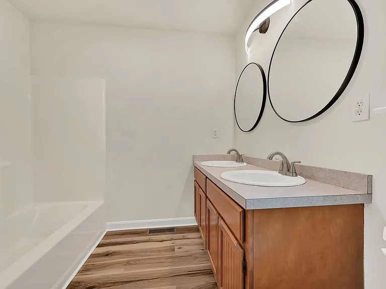 270 Oaknoll Ave — Photo 12