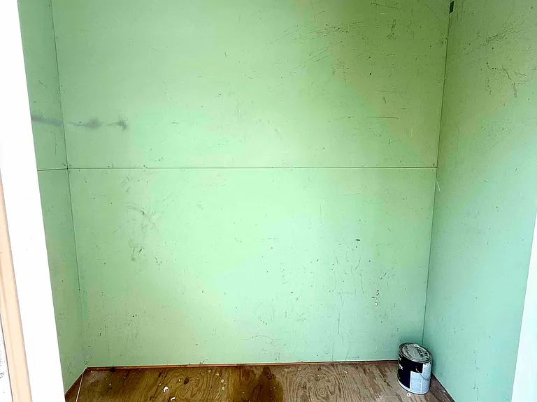 Exterior storage room (lockable)