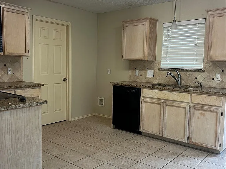 7845 Caribou Dr — Photo 2