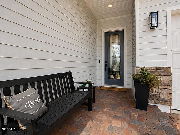 5th image of 216 AMBERWOOD Drive