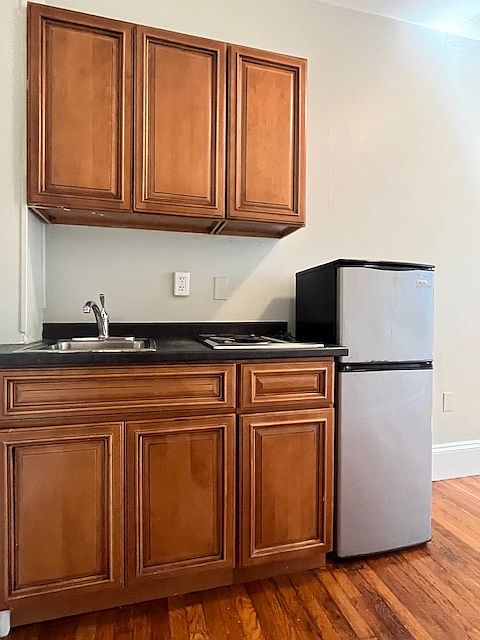 2nd image of 399 Marlborough St APT 9