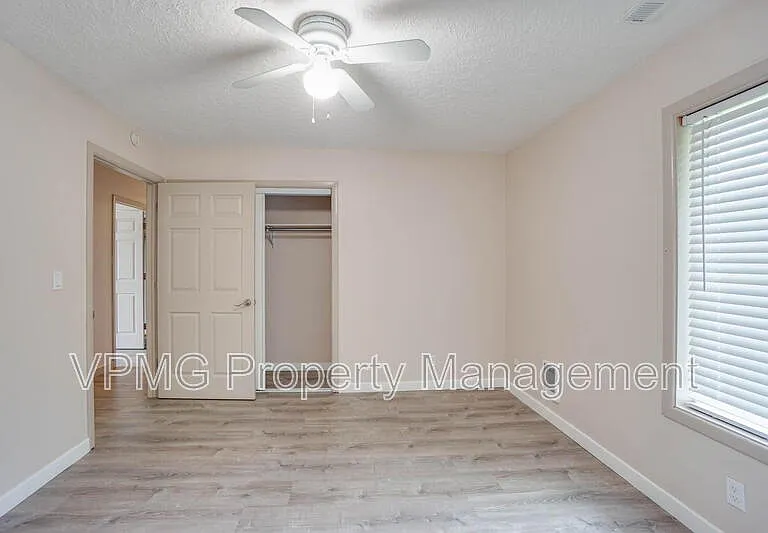 5404 NE 45th St — Photo 27