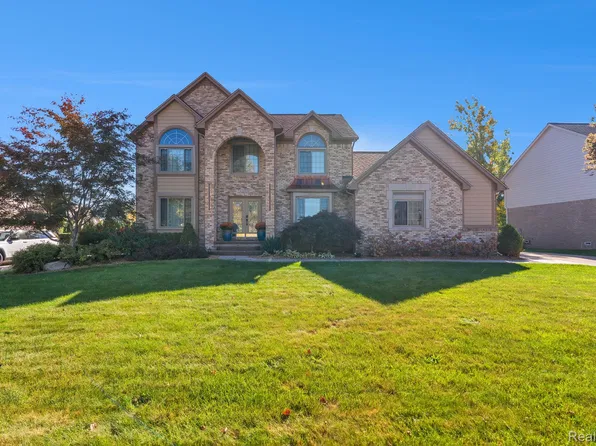 36959 Clarita St, Livonia, MI 48152