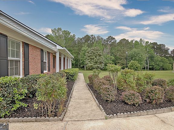 4th image of 105 Walden Way