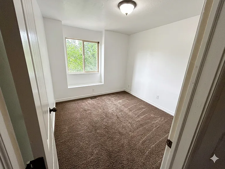4028 E Clark Cir — Photo 9