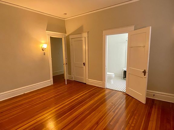 4th image of 3716 Wyandotte St #1