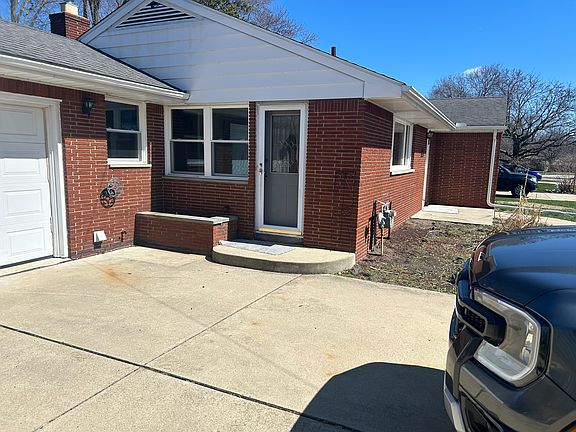3rd image of 1876 Riviera Dr