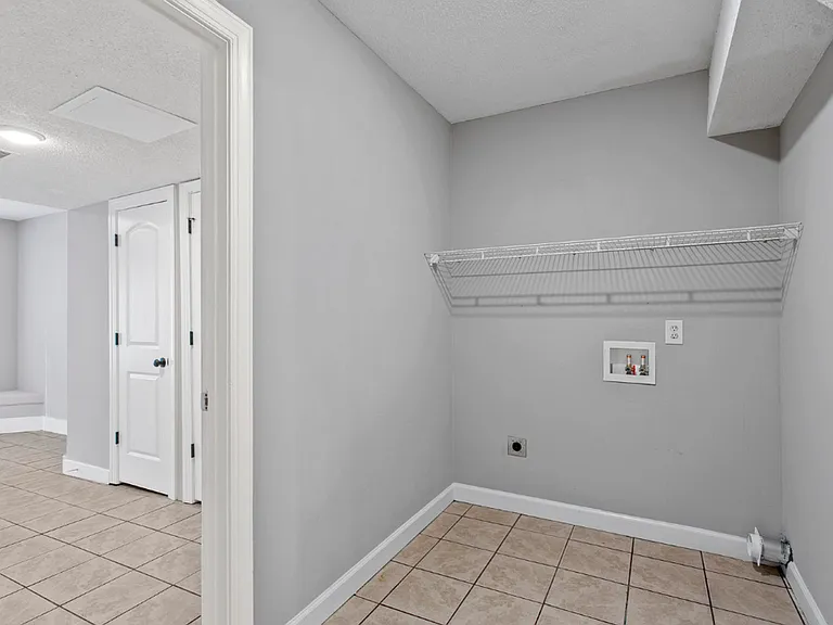 7167 Holland Ln — Photo 7