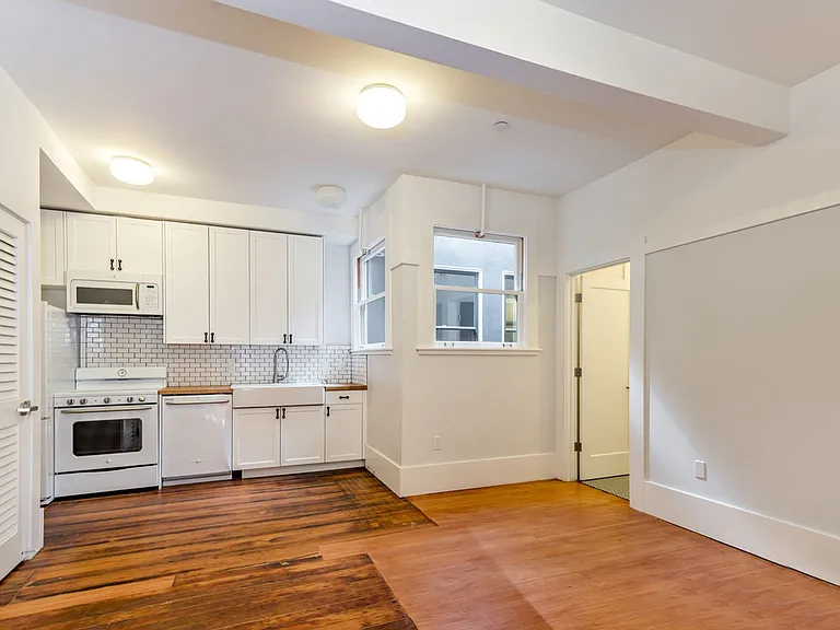 1605 Clay St — Photo 1