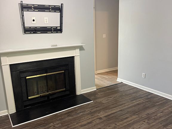 5th image of 6000 Winterpointe Ln APT 303