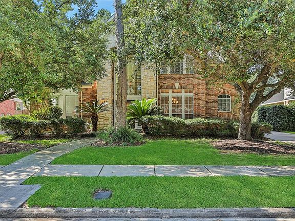 3rd image of 16319 Destrehan Dr