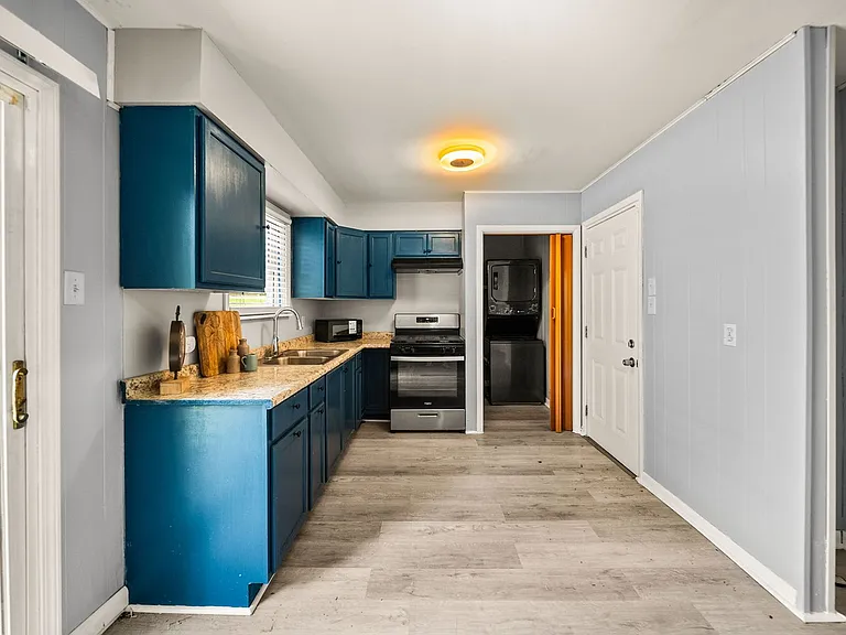 15 Village Ct — Photo 9