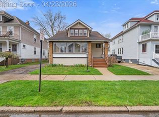 1053 Wayburn St, Grosse Pointe Park, MI 48230