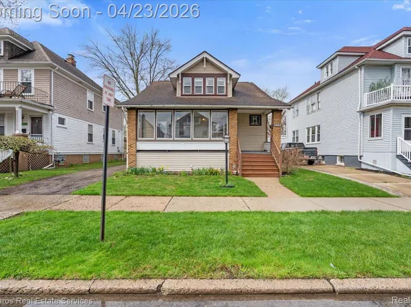 1053 Wayburn St, Grosse Pointe Park, MI 48230