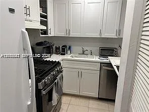 1205 Mariposa Ave — Photo 4