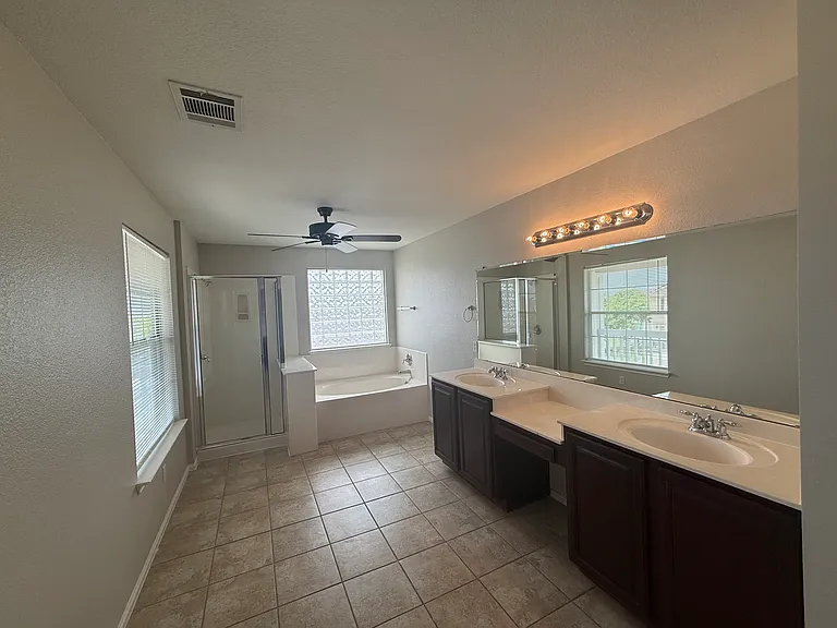 502 Constellation Dr — Photo 19