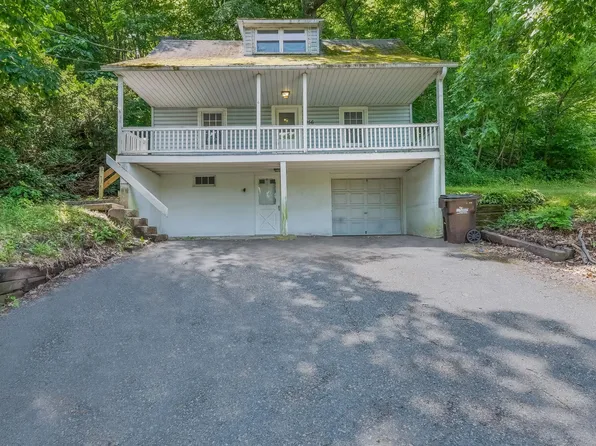 956 Unger Ln, Boyertown, PA 19512