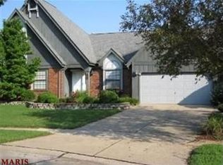 16871 Paradise Peak Cir, Ballwin, MO 63011