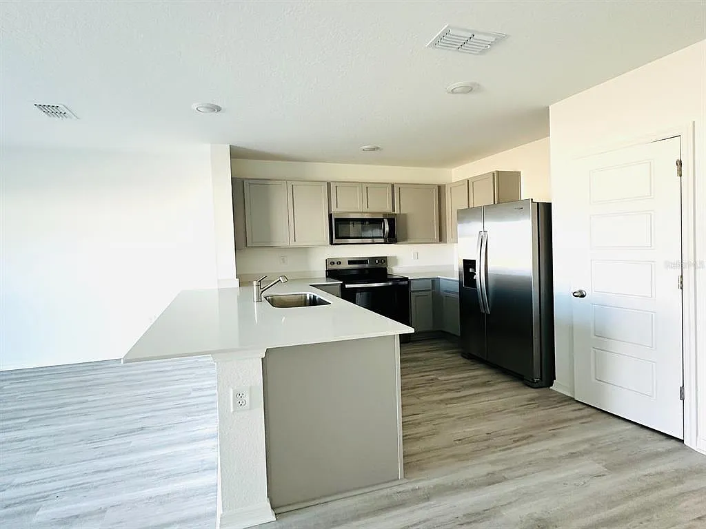 3 bed, 2.5 bath, 1488 sqft, $1,950 — Photo 4