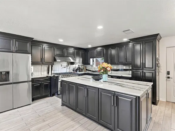 11922 Cottonwood Ln, Cypress, TX 77429