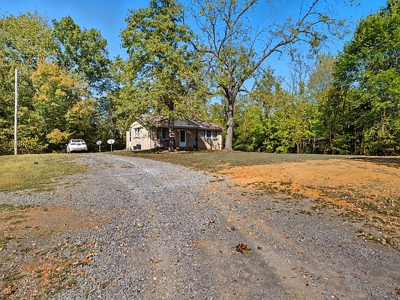 4th image of 833 Grays Chapel Rd