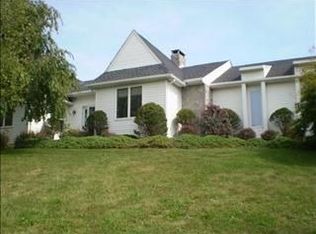 8 David Dr, Poughkeepsie, NY 12601