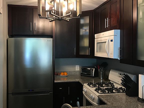3rd image of 5325 Newcastle Ave Unit 244