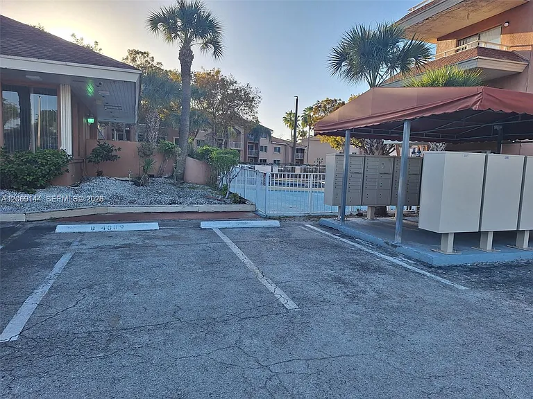 17600 NW 68th Ave #B4009 — Photo 10