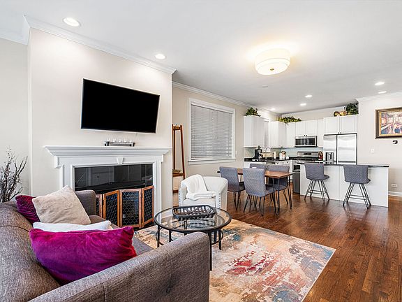 4th image of 3035 N Racine Ave #1