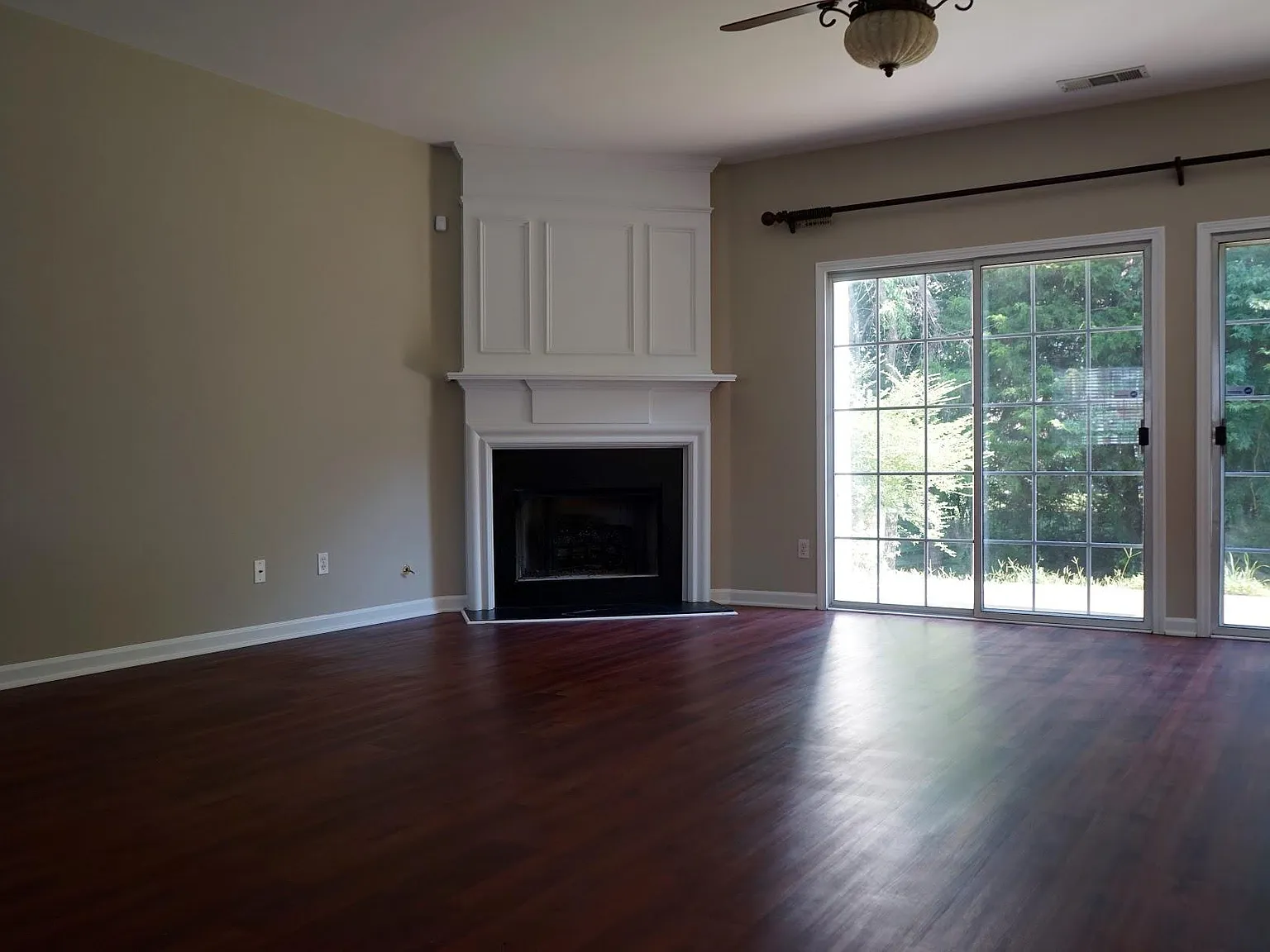 3 bed, 2.5 bath, 1470 sqft, $2,295 — Photo 3