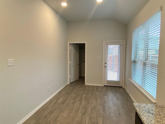 4th image of 1805 Wayne Ln