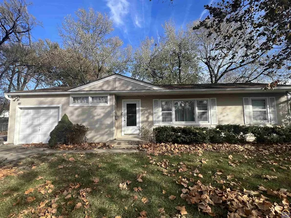 2400 SW Indian Trl, Topeka, KS 66614