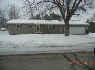 1168 Crestview Dr, Watertown, SD 57201