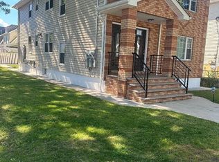 14353 249th St, Rosedale, NY 11422