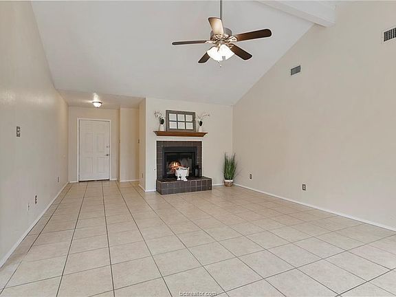 3rd image of 2213 Lobo Dr