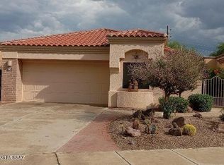 352 N Royal Bell Dr, Green Valley, AZ 85614
