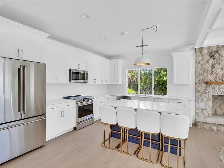 1916 Ocean Dr — Photo 15