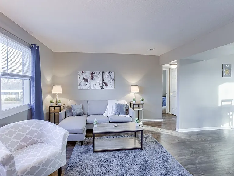 135 E Sheridan St #4 — Photo 2