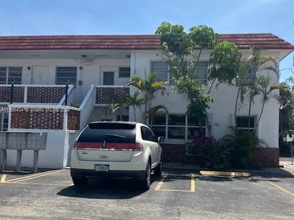 22 SE 3rd Ter APT 10, Dania Beach, FL 33004