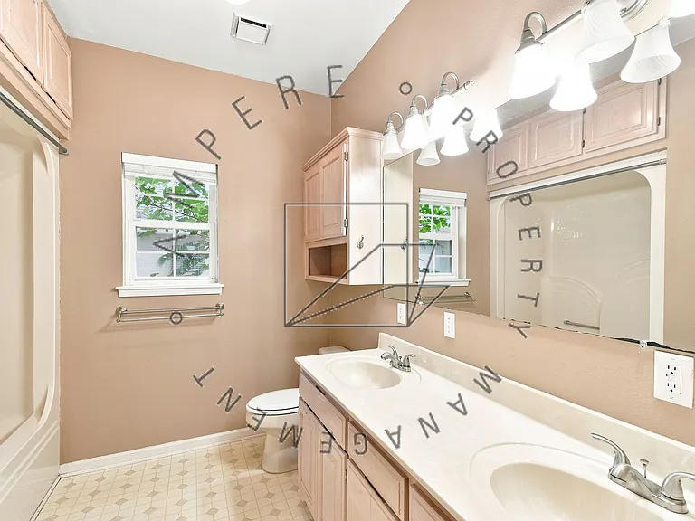 2559 W Arthur Hart St — Photo 11