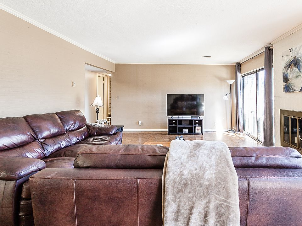 1st image of 1860 Poplar Woods Cir E