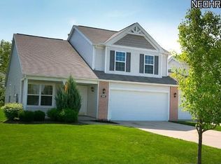 8689 Emerald Oval S, Olmsted Falls, OH