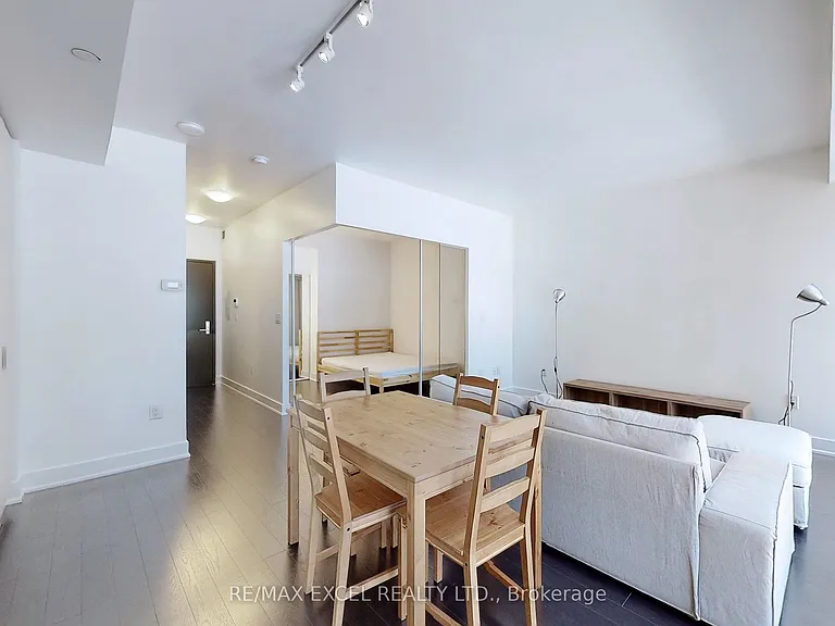 955 Bay St #404 — Photo 5