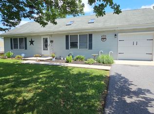 619 Overlook Dr, Etters, PA 17319
