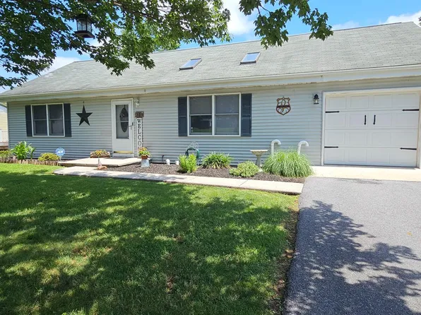 619 Overlook Dr, Etters, PA 17319