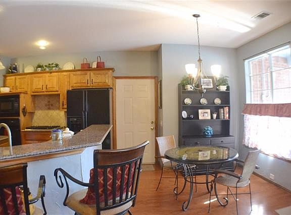 4th image of 411 N Fountain Gate Dr